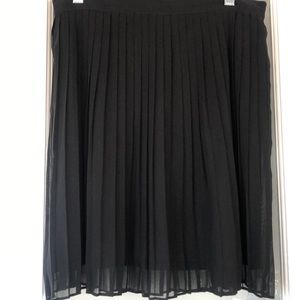 Black pleated skirt